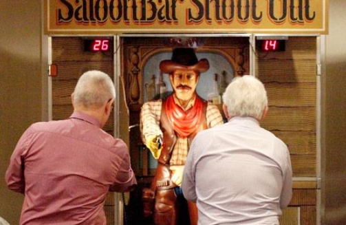 Saloon bar shootout game'